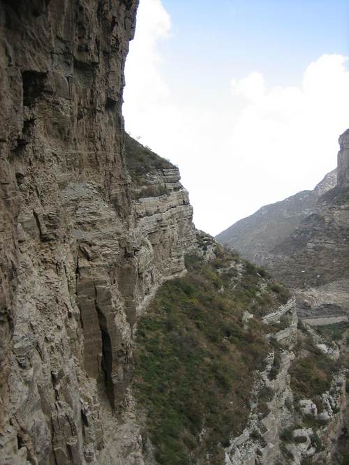 Hanging_monastery6