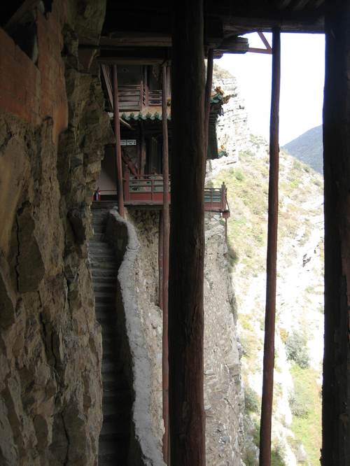 Hanging_monastery7