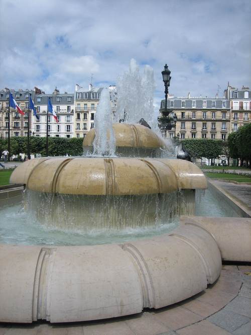 Levellois_perret_fountain