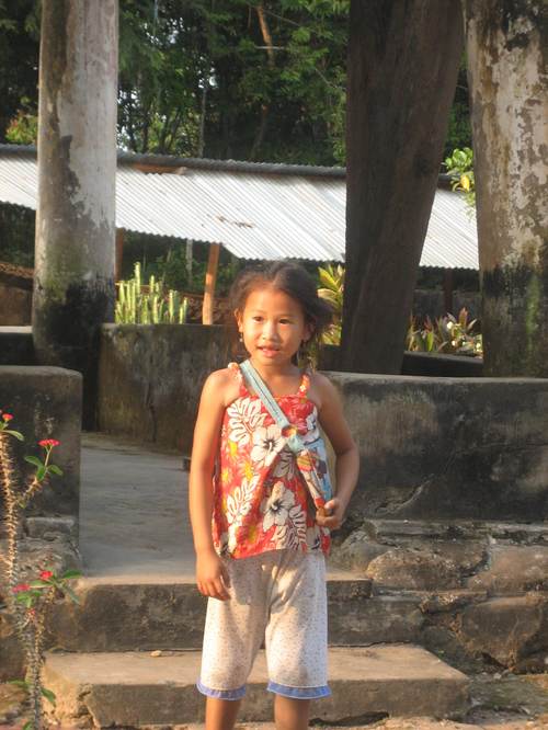 Hmong_village_girl