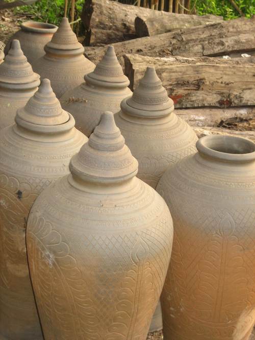 Village_jars