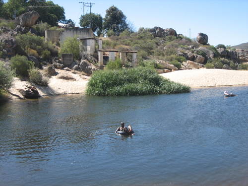 Olifants_river_relaxing