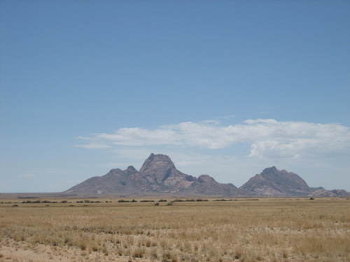 Spitzkoppe_in_the_distance