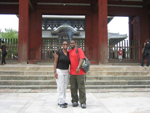 In_front_of_todaiji_temple