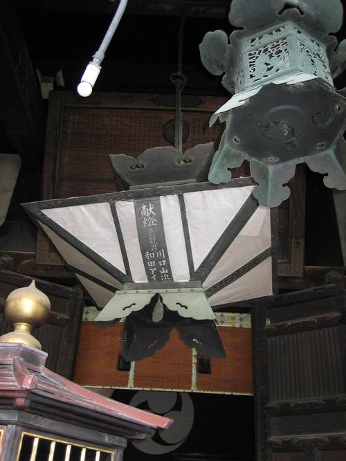 Nara_park_lantern_temple2