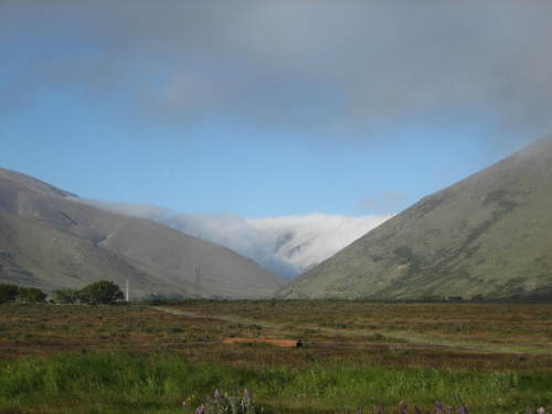 Clouds_btwn_mountains