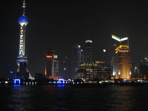 Moon_over_shanghai