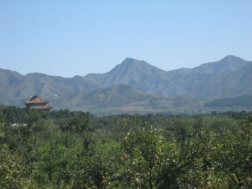 Ming_tombs_mountains