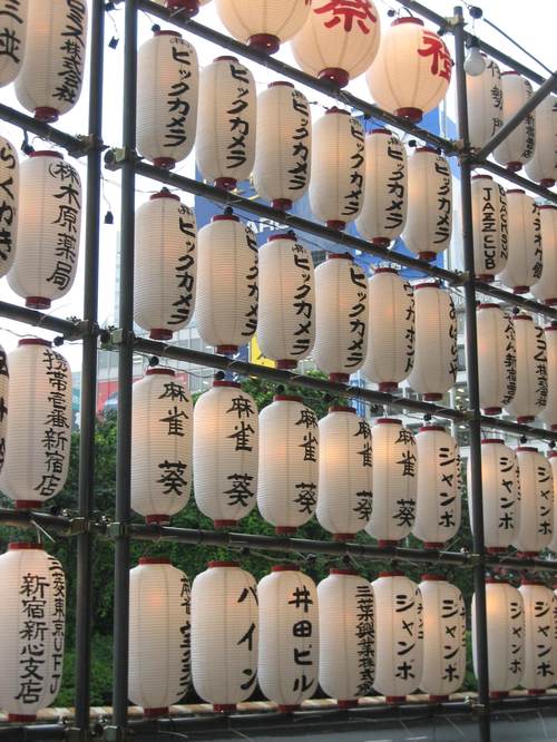 Shinjuku_lanterns1