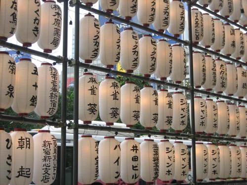 Shinjuku_lanterns2