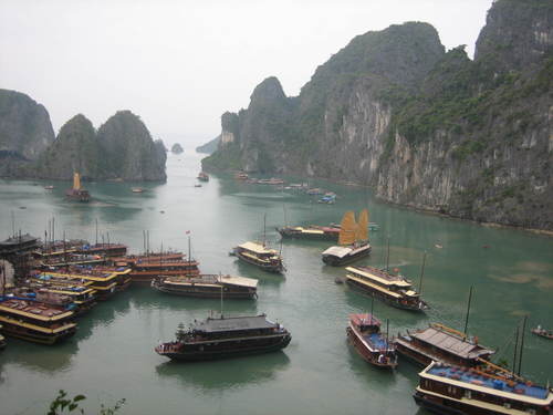 Boats_at_the_caves